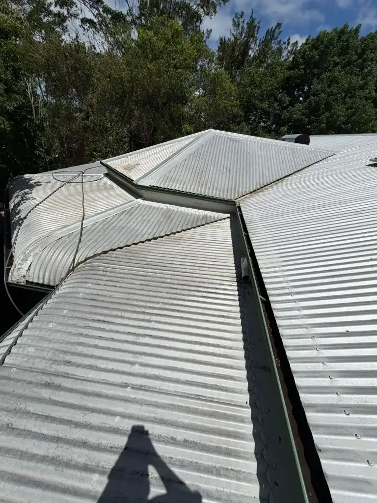 Clean metal roof valley and gutters after gutter cleaning in Brisbane